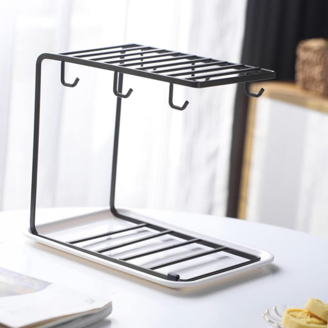 cup and saucer stand by Auctor store