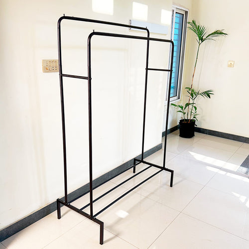 Metal cloths hanging stand by Auctor store