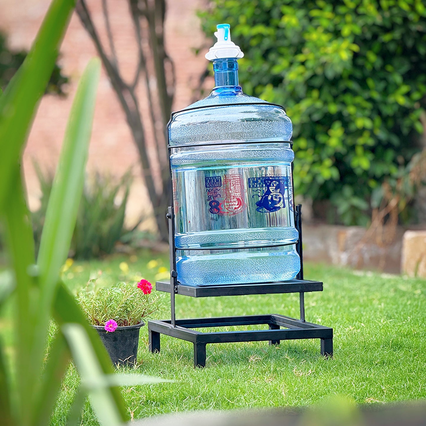 Swinging bottle rack by Auctor store